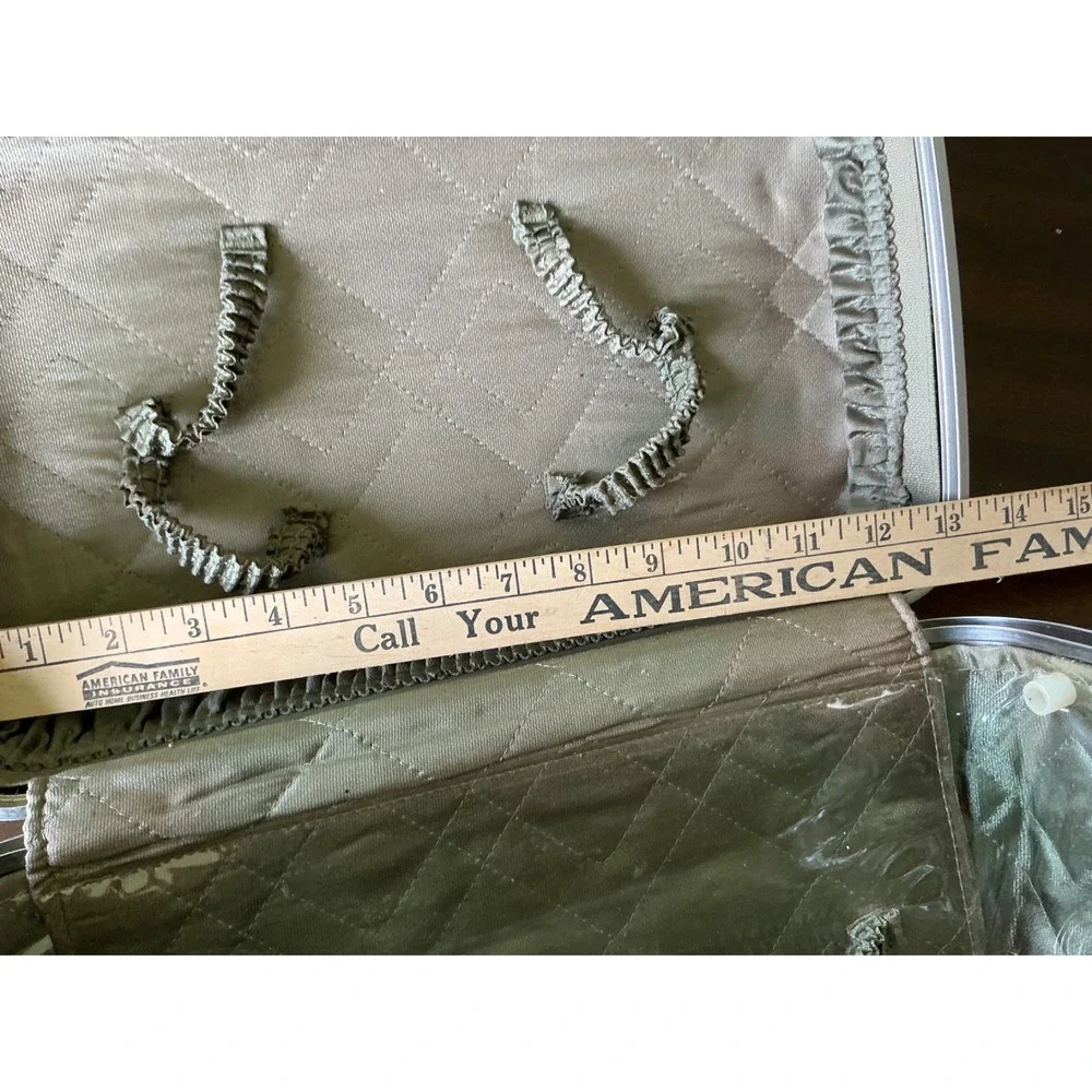 American Tourister Vintage Train Case Tri-Taper Tan Hard Shell Makeup Bag No Key